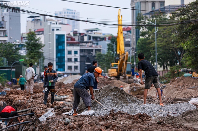 Hà Nội: 4 năm mới xong GPMB, dự án đường Huỳnh Thúc Kháng gấp rút thi công - Ảnh 3.